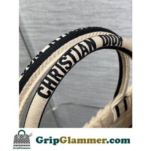 Dior Book Tote Medium 36cm - Image 4