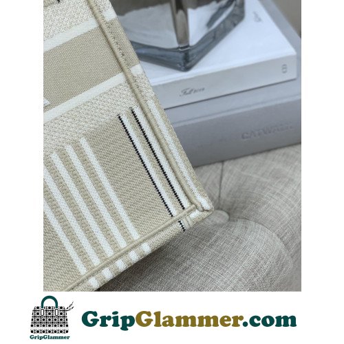 Dior Book Tote Medium 36cm - Image 4