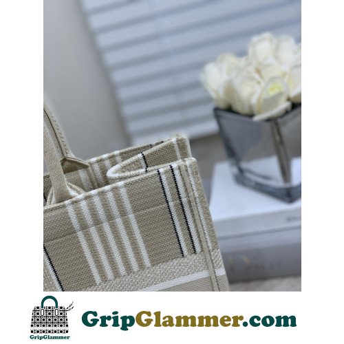 Dior Book Tote Medium 36cm - Image 5