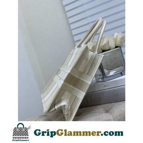 Dior Book Tote Medium 36cm - Image 7