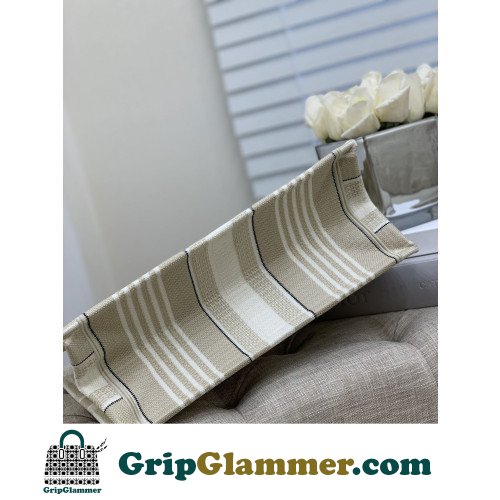 Dior Book Tote Medium 36cm - Image 9