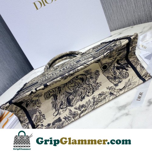 Dior Book Tote Medium 36cm - Image 5