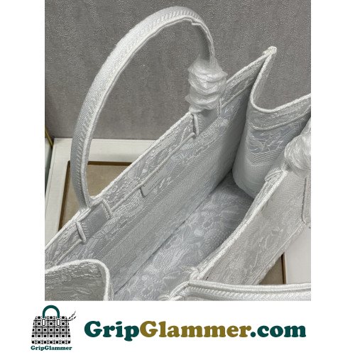 Dior Book Tote Medium 36cm - Image 8