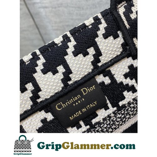 Dior Book Tote Small 26.5cm - Image 9