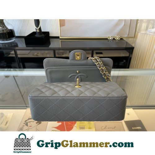 Chanel Flap Bag 23cm (Small) - Image 6