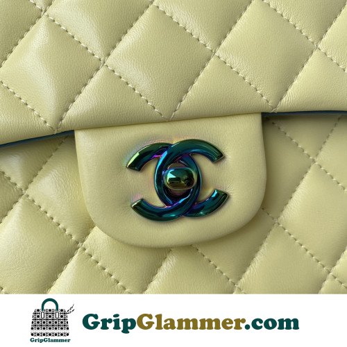 Chanel Flap Bag 23cm (Small) - Image 5