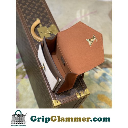 Louis Vuitton Favorite - Image 2