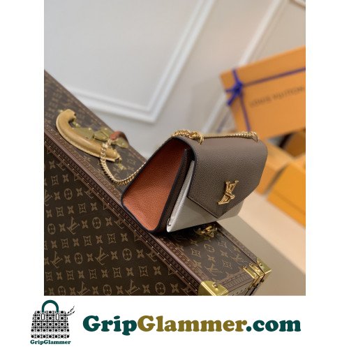 Louis Vuitton Favorite - Image 5