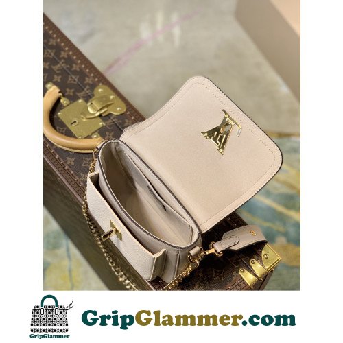 Louis Vuitton Favorite - Image 5