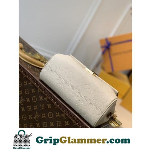 Louis Vuitton Favorite - Image 3