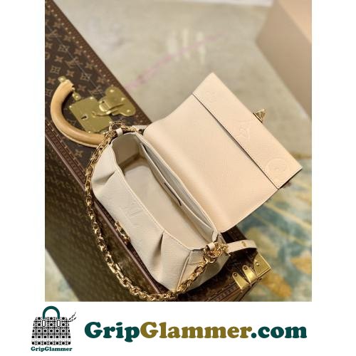 Louis Vuitton Favorite - Image 4