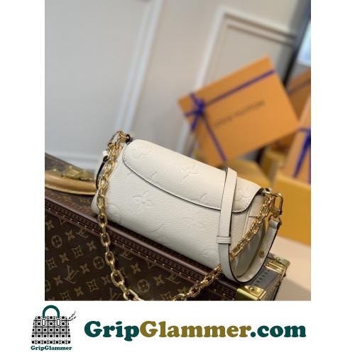 Louis Vuitton Favorite - Image 8