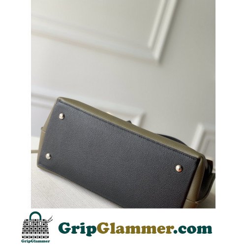 Louis Vuitton Favorite - Image 2