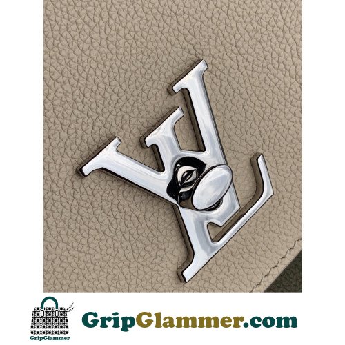 Louis Vuitton Favorite - Image 4