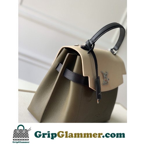 Louis Vuitton Favorite - Image 7