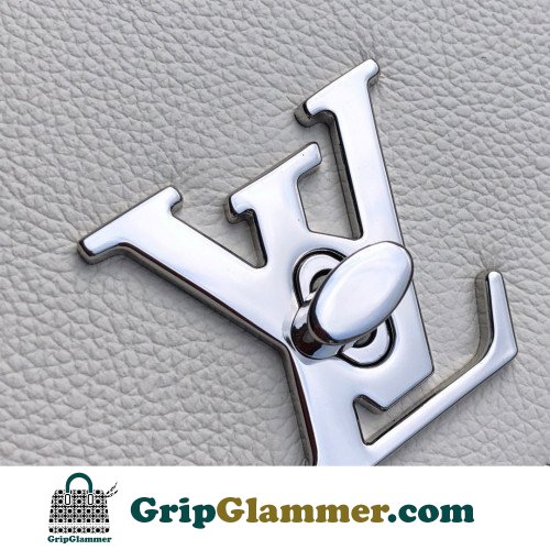 Louis Vuitton Favorite - Image 5