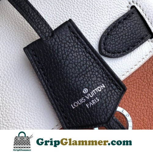 Louis Vuitton Favorite - Image 9