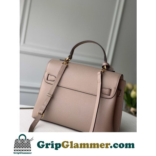 Louis Vuitton Favorite - Image 4