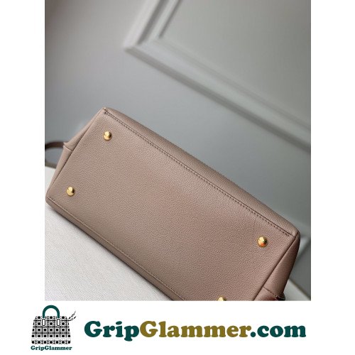 Louis Vuitton Favorite - Image 5