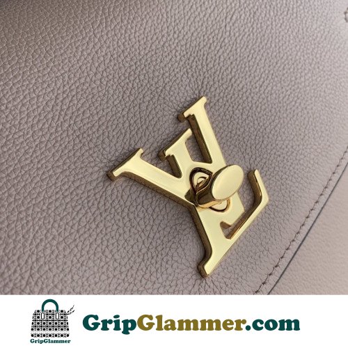 Louis Vuitton Favorite - Image 6