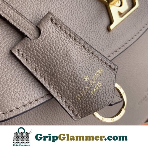 Louis Vuitton Favorite - Image 7