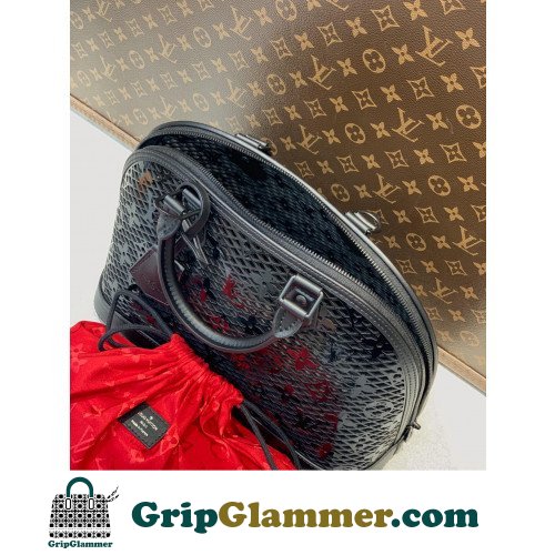 Louis Vuitton Alma - Image 9
