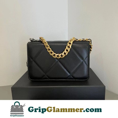 Chanel 19 Bag - Image 4