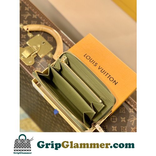 Louis Vuitton Wallet - Image 4