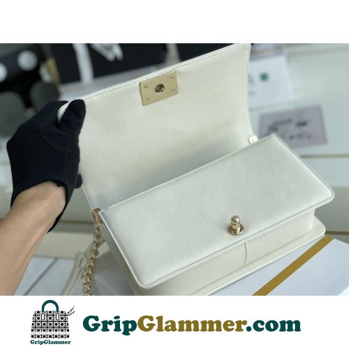 Chanel Boy Bag Caviar 25cm Medium Lushentic AAAAA grade replica - Image 4