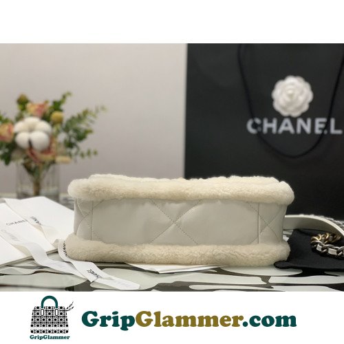 Chanel 19 Bag - Image 7