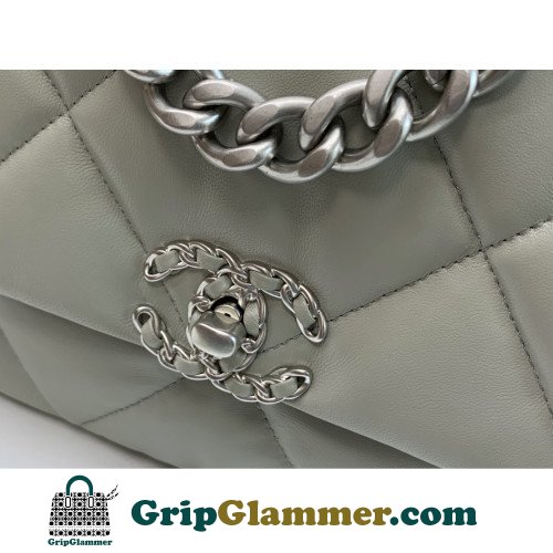 Chanel 19 Bag - Image 3