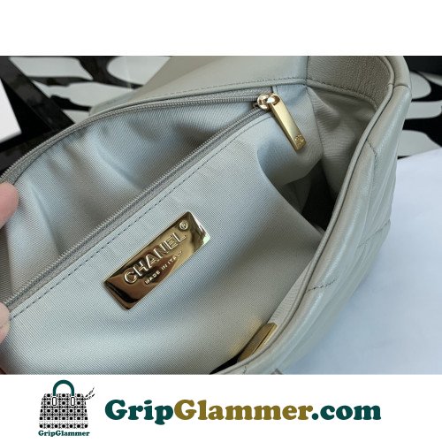 Chanel 19 Bag - Image 4