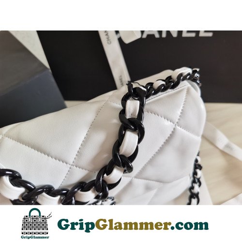 Chanel 19 Bag - Image 4