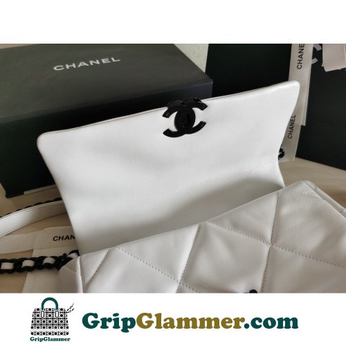 Chanel 19 Bag - Image 7