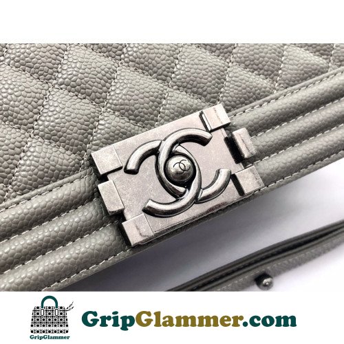 Chanel Boy Bag Caviar 28cm New Medium Lushentic AAAAA grade replica - Image 4
