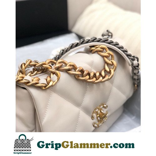 Chanel 19 Bag - Image 8