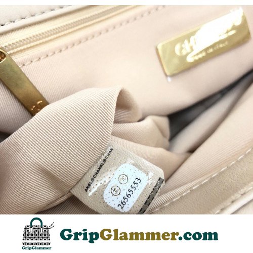 Chanel 19 Bag - Image 4