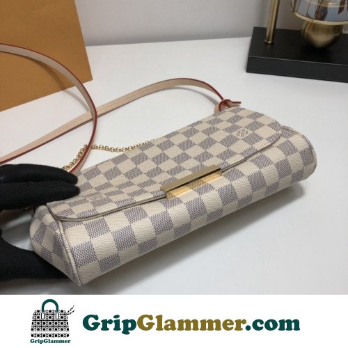 Louis Vuitton Favorite - Image 4