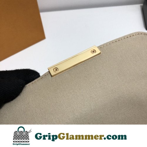 Louis Vuitton Favorite - Image 6