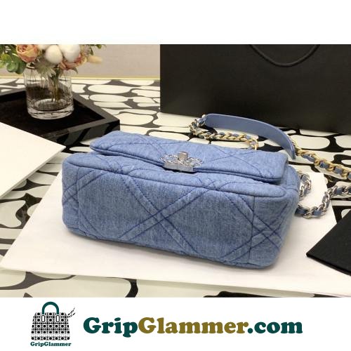 Chanel 19 Bag - Image 4