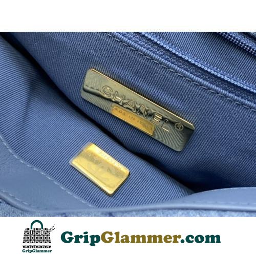 Chanel 19 Bag - Image 8