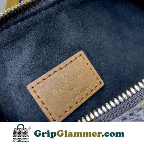 Louis Vuitton Tote - Image 5