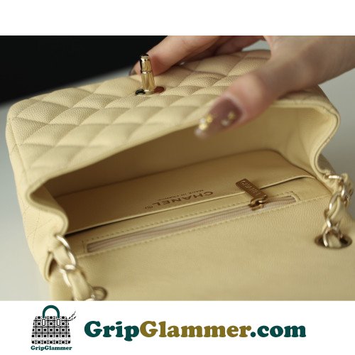 Chanel Flap Bag 17cm (Mini) - Image 2