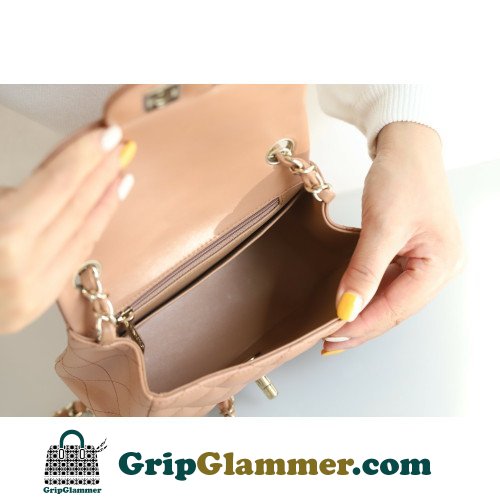 Chanel Flap Bag 17cm (Mini) - Image 2