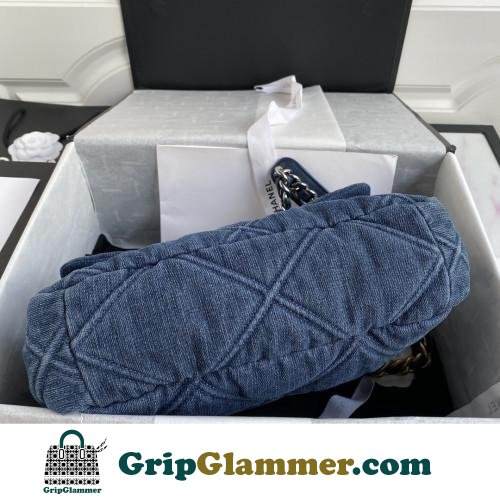 Chanel 19 Bag - Image 5