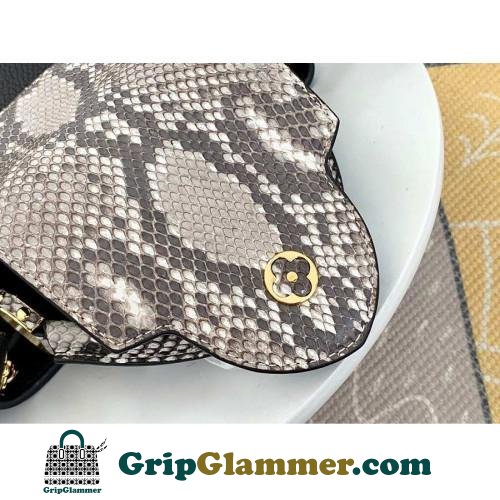 Louis Vuitton Capucines - Image 6