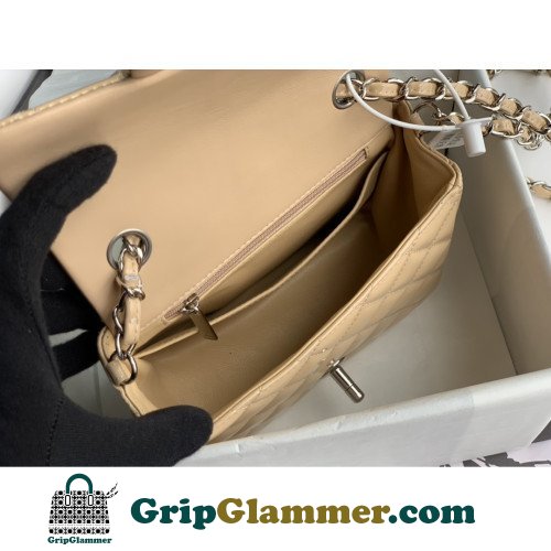 Chanel Flap Bag 17cm (Mini) - Image 4