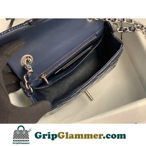 Chanel Flap Bag 17cm (Mini) - Image 2