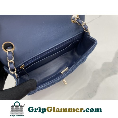 Chanel Flap Bag 20cm (Mini) - Image 5