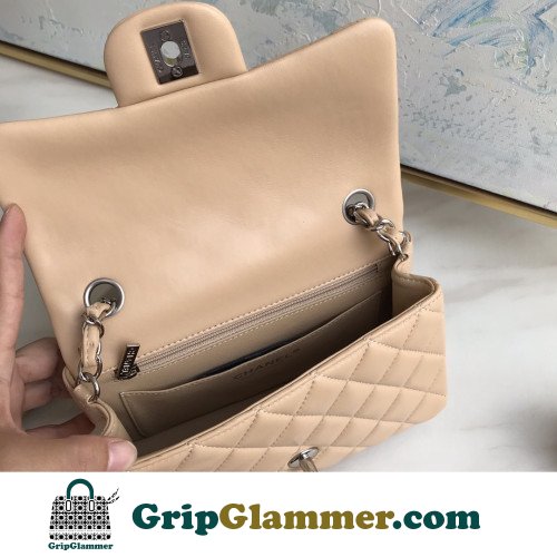 Chanel Flap Bag 20cm (Mini) - Image 2